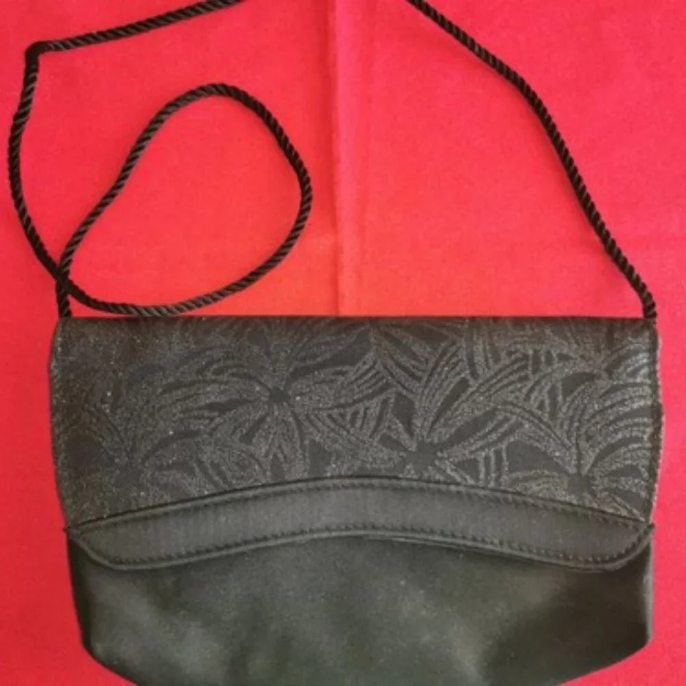 Floral Pattern Clutch Black w/ Shoulder String‎